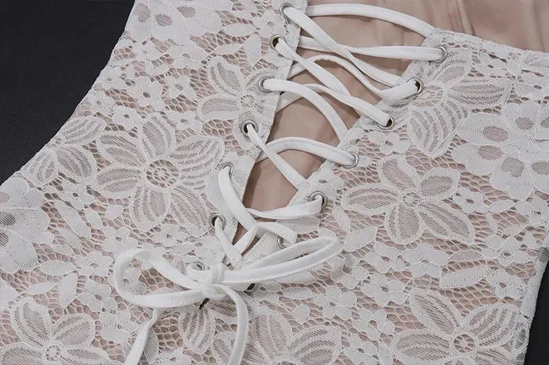 Robe courte élégante en dentelle sans bretelles sexy et transparente avec bandage asymétrique pour femme, idéale pour l'été et les soirées