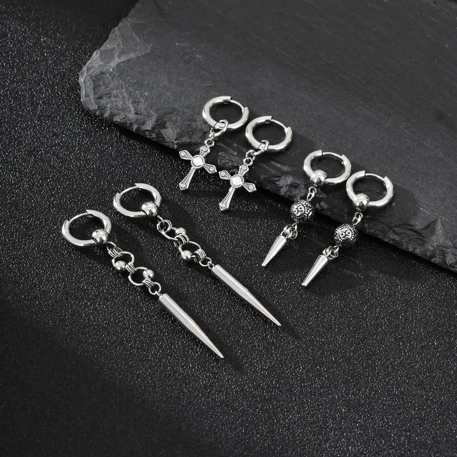 Boucles d'oreilles Huggies Punk pour homme, boucles d'oreilles pendantes vintage en acier inoxydable avec longue chaîne, cadeau élégant boucles d'oreilles croix