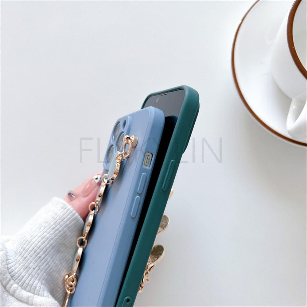 Coque de protection souple et flexible en silicone avec chaîne en cœur d'amour, bracelet à main pour femmes, étui de téléphone pour iPhone 12 13 14 Pro Max Mini 11 Pro Max X XS Max XR 7 8 Plus