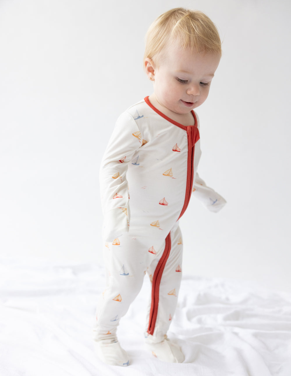 Grenouillère convertible à pieds en bambou avec motif de voilier