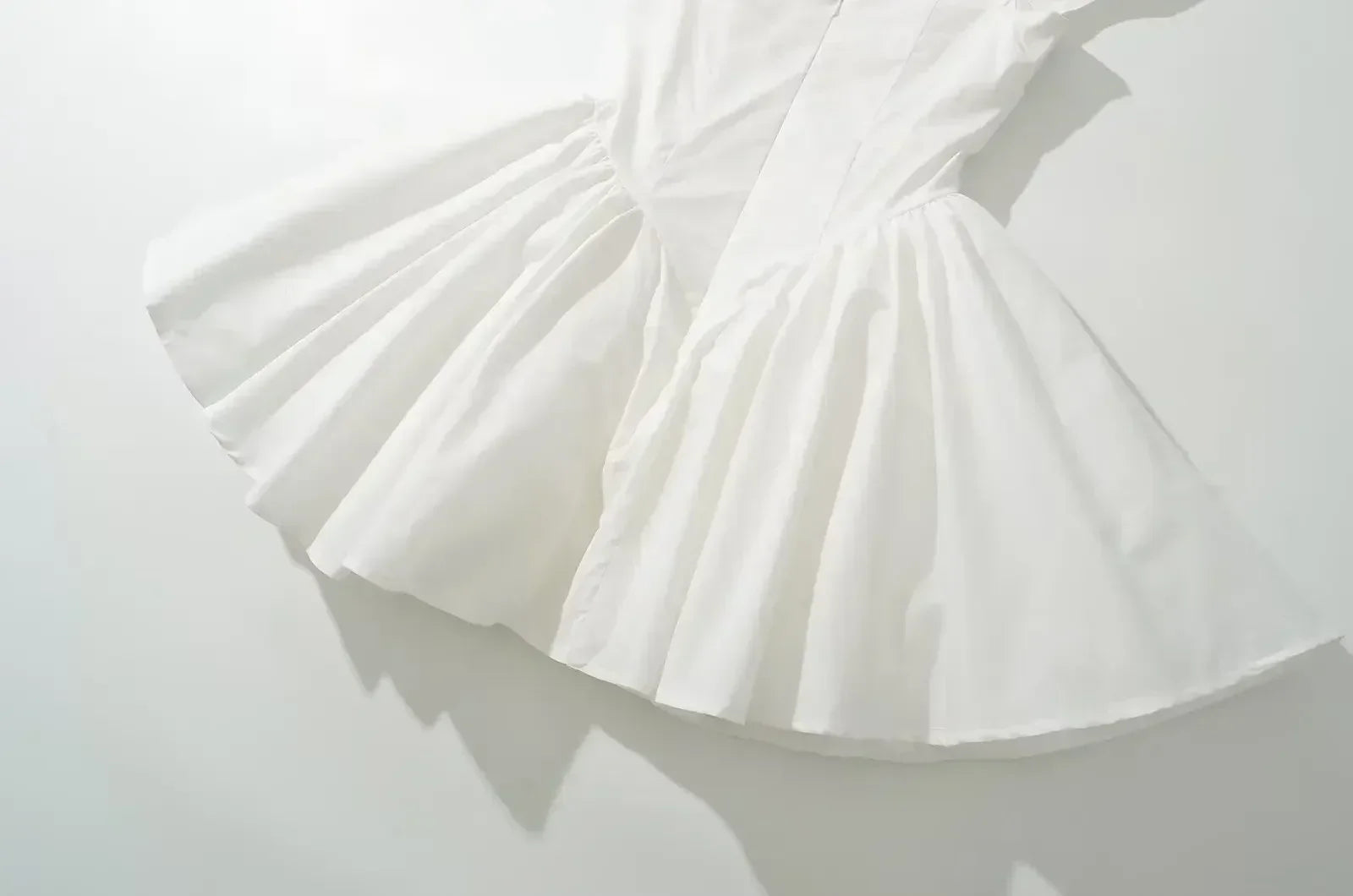 YENKYE Robe d'été blanche courte et évasée pour femme, sexy, à manches courtes, taille basse, élégante, pour soirée, demoiselles d'honneur