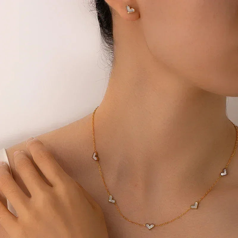 Parure de bijoux en acier inoxydable 316L ANENJERY avec collier, bracelet et boucles d'oreilles en forme de cœur et coquille pour femmes et filles, style simple et tendance, cadeaux en gros