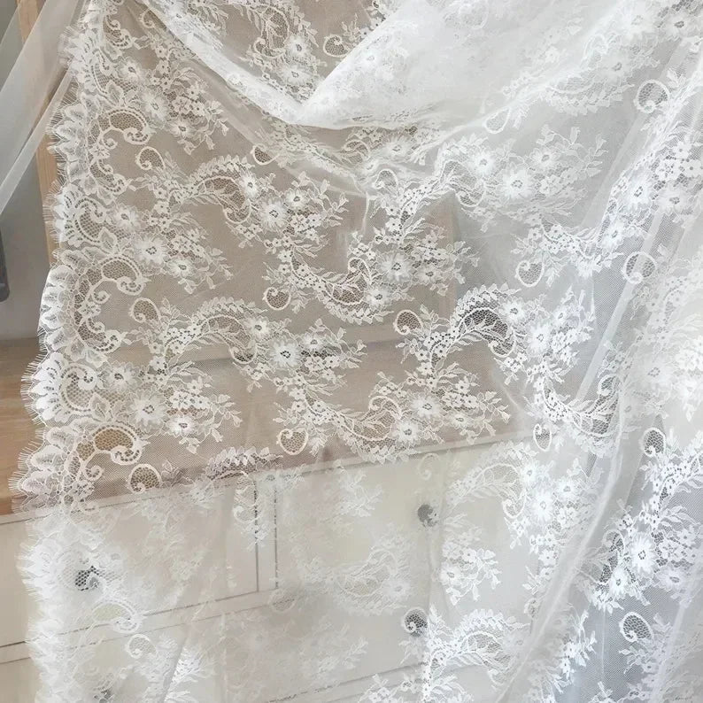 3 mètres/lot de Tissu en Dentelle de Chantilly Française Blanc cassé, Cils Broderie Dentelle Artisanat Voile de Mariée Accessoire de Dentelle Largeur 150cm