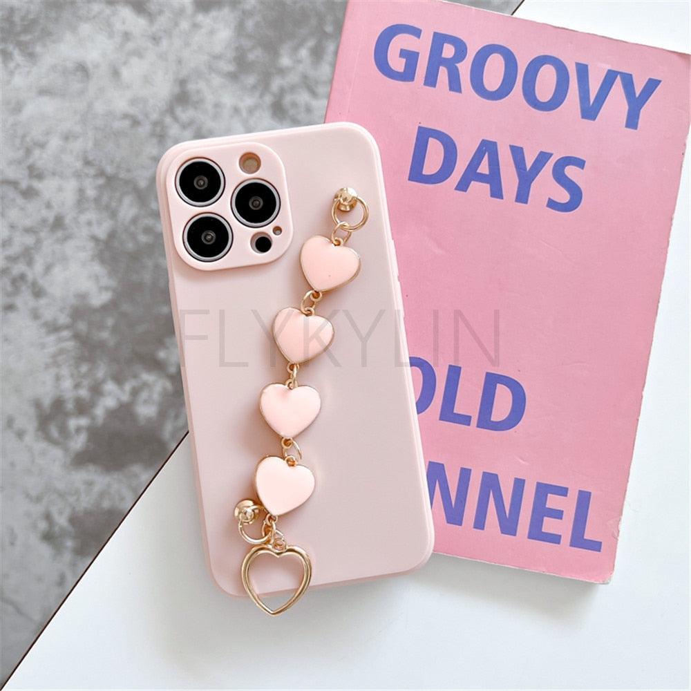 Coque de protection souple et flexible en silicone avec chaîne en cœur d'amour, bracelet à main pour femmes, étui de téléphone pour iPhone 12 13 14 Pro Max Mini 11 Pro Max X XS Max XR 7 8 Plus