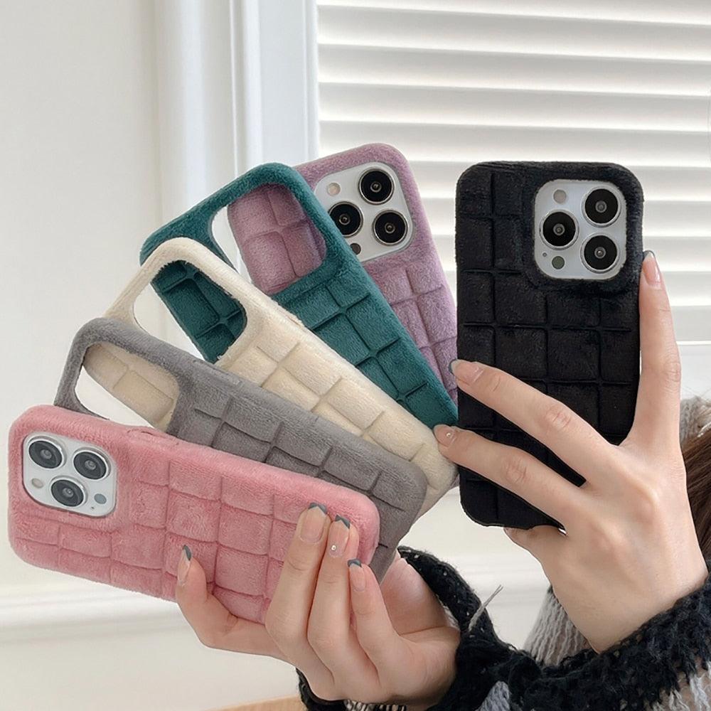 Coque de téléphone en fausse fourrure, chaude et moelleuse, à motif quadrillé, de couleur unie, pour iPhone 14 13 12 11 Pro Max Plus, coque arrière douce en silicone, antichoc, en fausse fourrure, pour iPhone