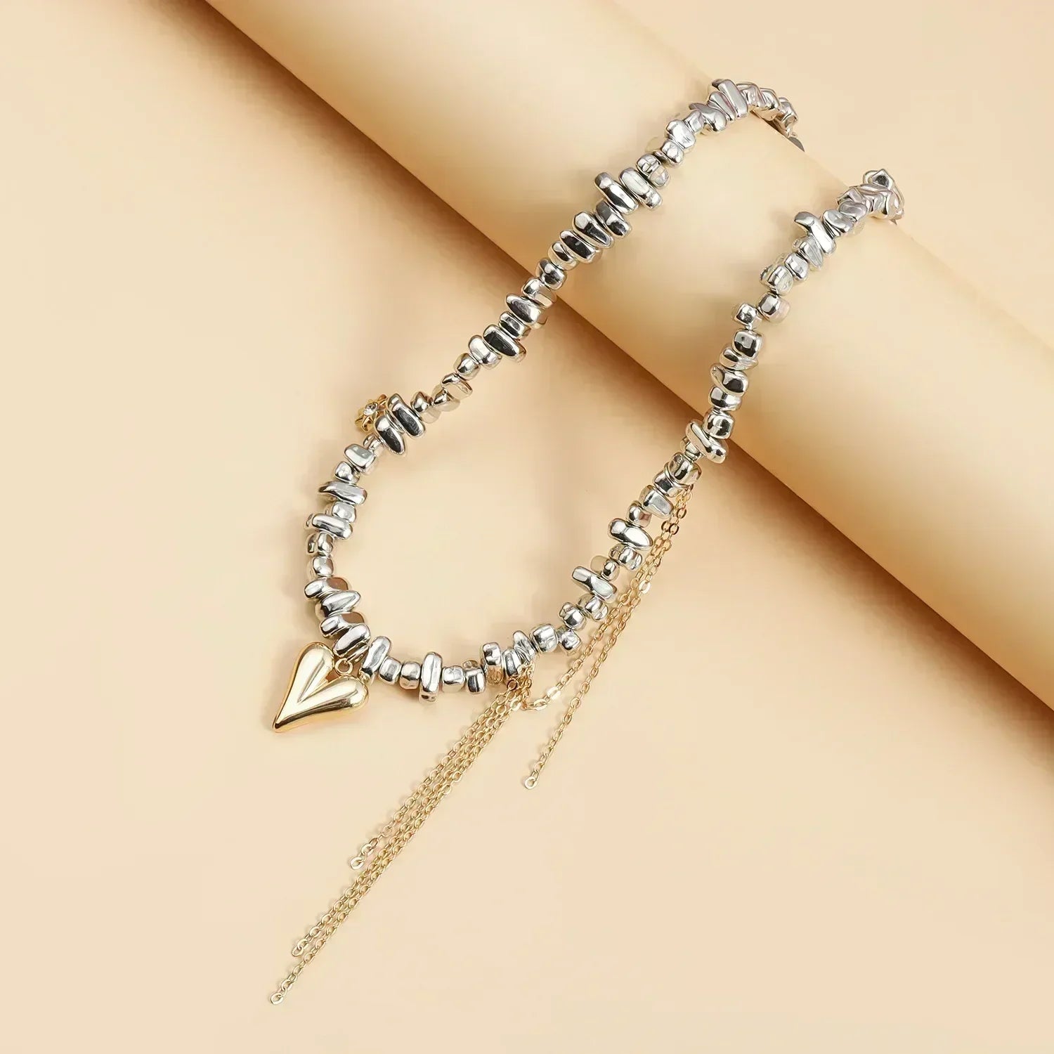 Collier Cœur Perlé Tendance pour Femmes Style Bohème Élégant Chaîne en Cristal Irrégulier Ras du Cou Y2K Exquis Cadeau de Fête Bijoux Accessoires