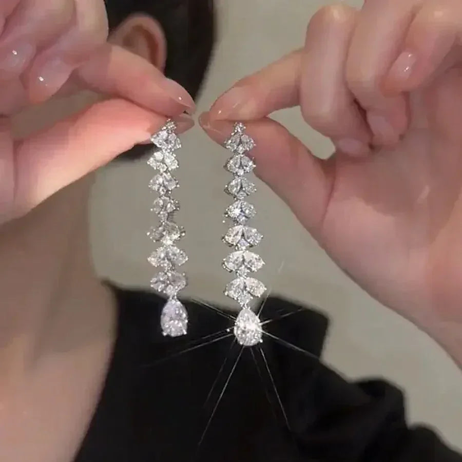 Boucles d'Oreilles Pendante en Cristal Élégantes pour Mariée - Bijoux de Mode | Femstylo