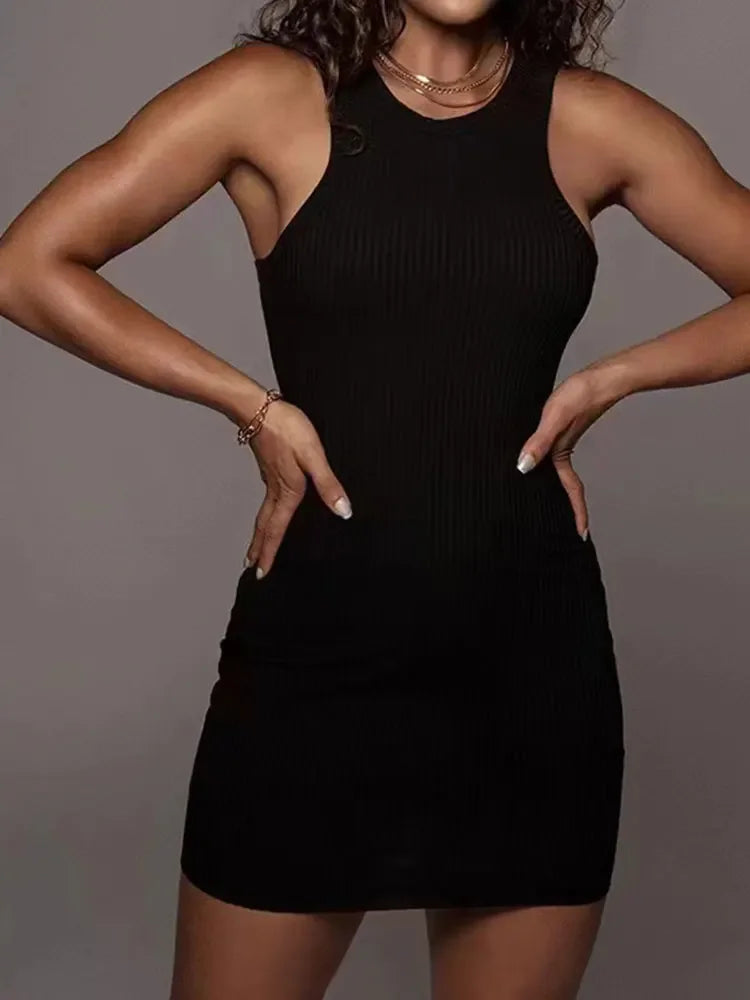 Mini-robe moulante côtelée noire | Robe de soirée sexy sans manches - Femstylo