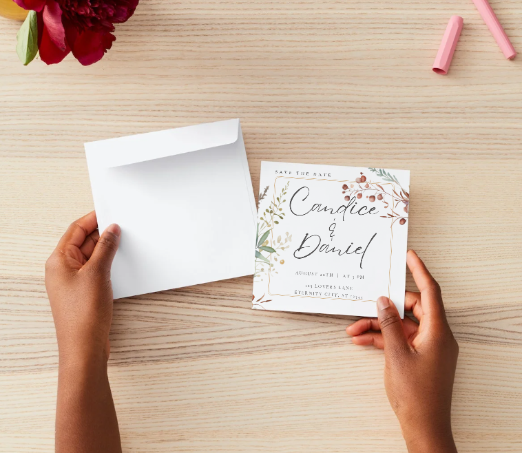 Modèle d'invitation de mariage floral minimaliste – Design Canva carré 5,5” x 5,5”