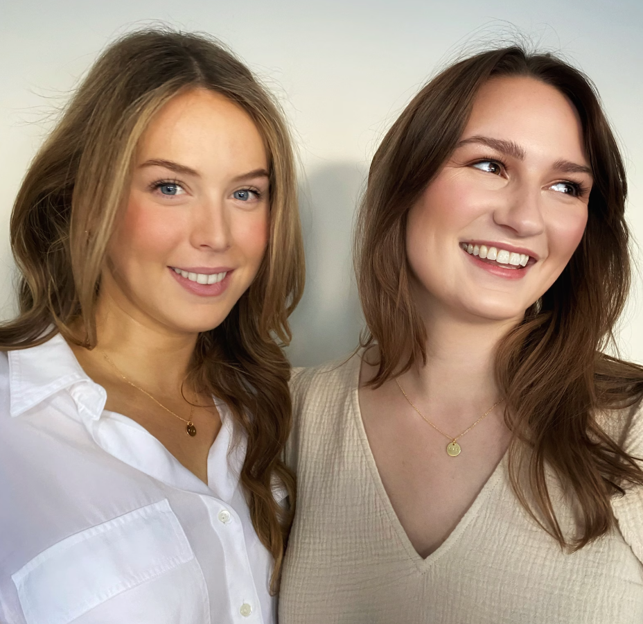 Collier « SIS » Estampillé à la Main | Cadeau Personnalisé pour Sœur | Collier Fin en Or | Bijou d'Amitié | Cadeau Bijou Fait Main