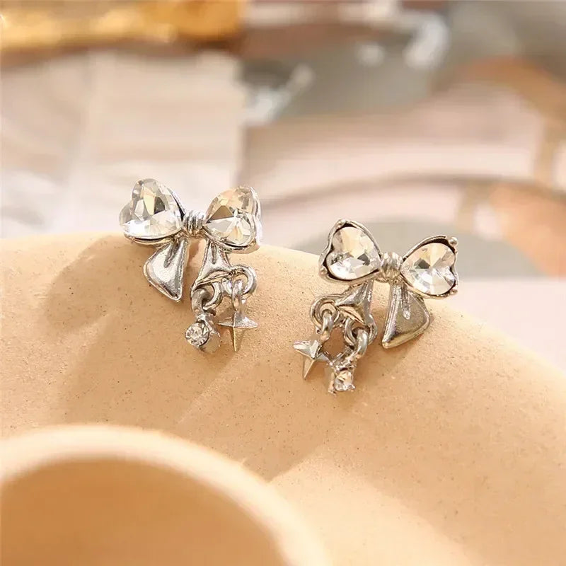 Nouvelles boucles d'oreilles clous Zircon Bowknot Y2K pour femmes Mode coréenne Couleur argent Cristal rose Boucles d'oreilles personnalisées Bijoux de fête Cadeaux