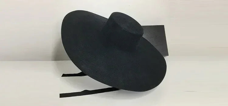 Chapeau de Paille Femme à Large Bord avec Mentonnière Chapeau de Soleil d'Été Anti-UV Chapeau de Plage avec Cordon Coupe-Vent Chapeau de Voyage UPF Derby