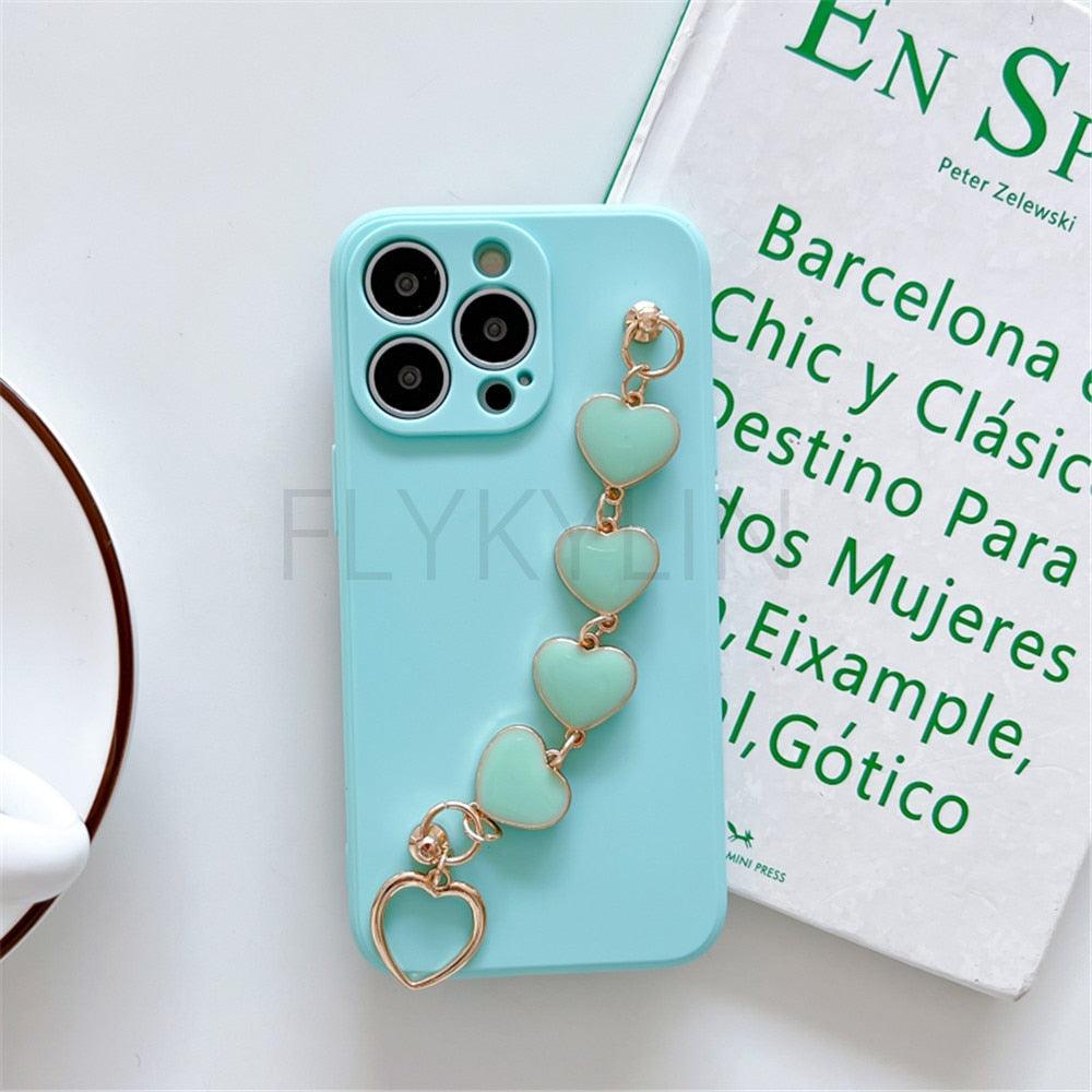 Coque de protection souple et flexible en silicone avec chaîne en cœur d'amour, bracelet à main pour femmes, étui de téléphone pour iPhone 12 13 14 Pro Max Mini 11 Pro Max X XS Max XR 7 8 Plus