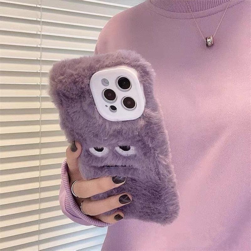 Étui de téléphone mignon et amusant en fourrure moelleuse pour iPhone 14 13 12 11 Pro Max Mini X Xs Xr 7 8 Plus Se 2020 Housse fille en peluche douce élégante et mignonne coque de téléphone douce et chaude pour l'hiver