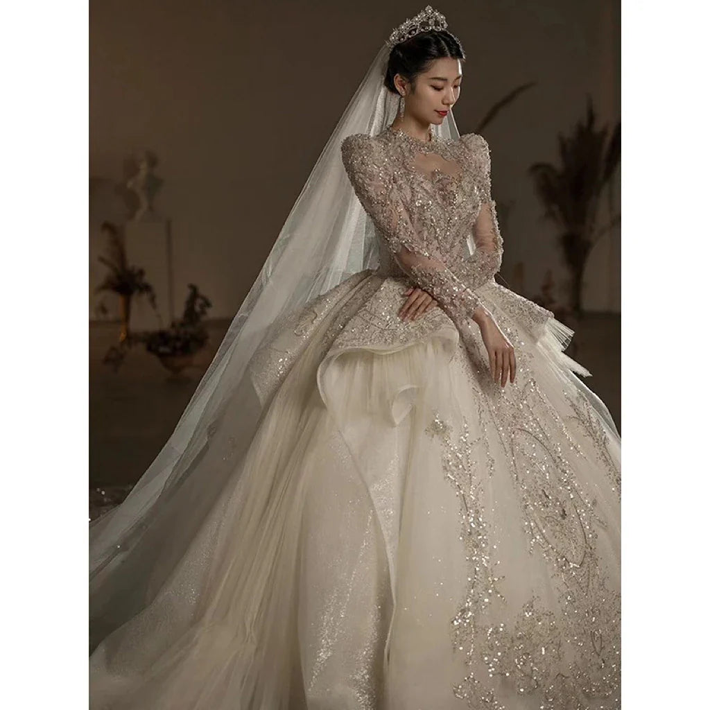 Robe de mariée de luxe avec perles brillantes à col haut EDW239