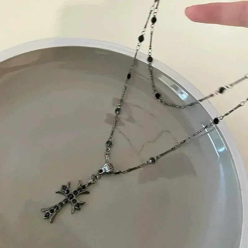 Collier ras du cou Femme Été Noir Strass Croix Jésus Pendentif Punk Vintage Double Couches Chaîne 2024 Collier Bohème Bijoux