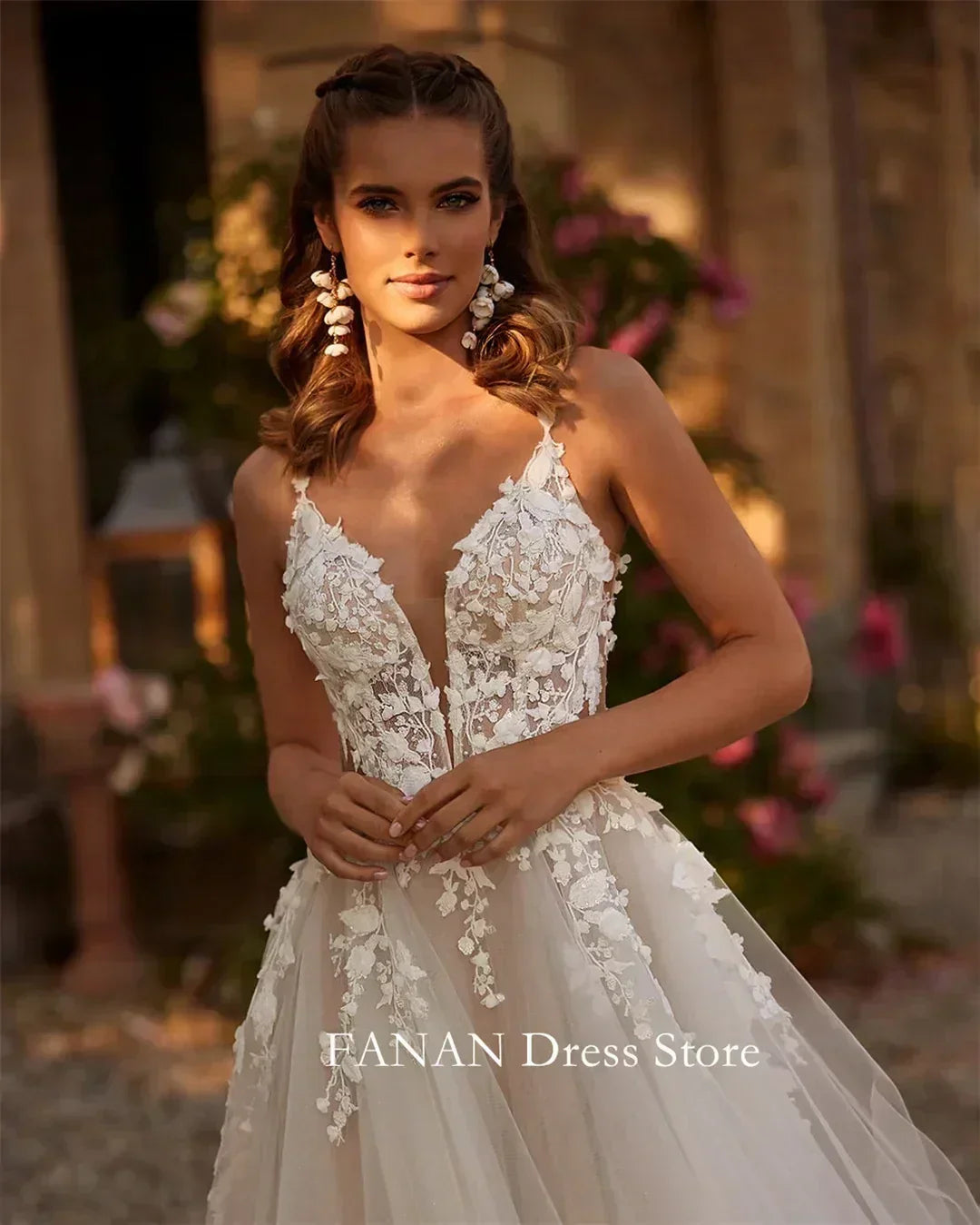 Fanan Robe de mariée bretelles spaghetti en tulle à appliques Personnalisée Sexy Dos ouvert Froncée Ivoire Robe de soirée de mariage Vestidos De Novia