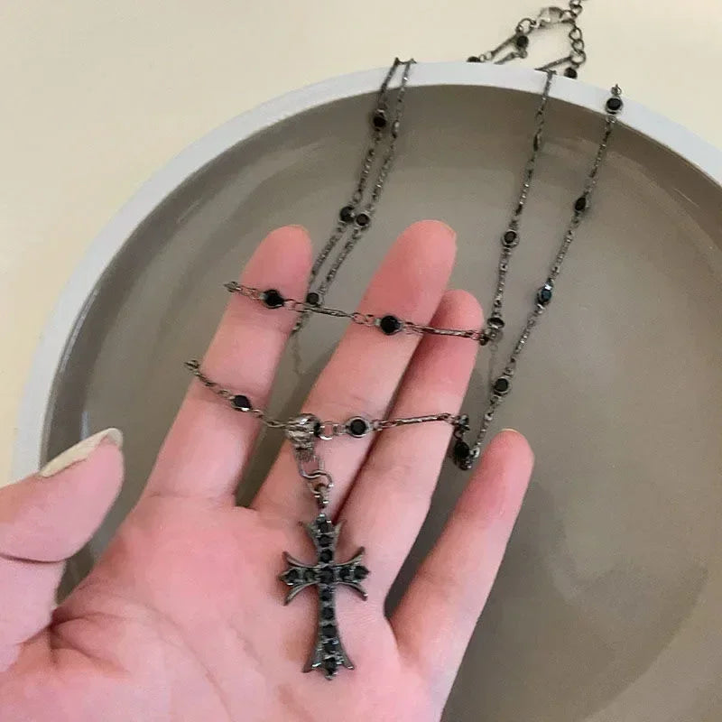 Collier ras du cou Femme Été Noir Strass Croix Jésus Pendentif Punk Vintage Double Couches Chaîne 2024 Collier Bohème Bijoux
