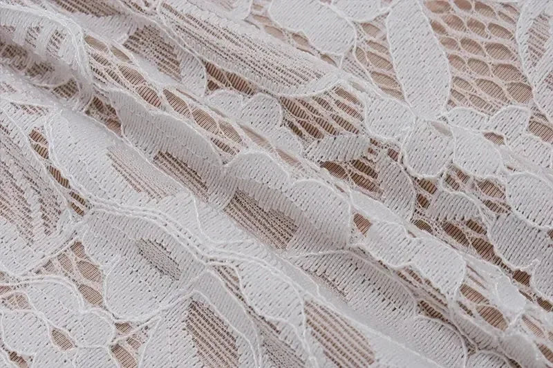 Robe courte élégante en dentelle sans bretelles sexy et transparente avec bandage asymétrique pour femme, idéale pour l'été et les soirées
