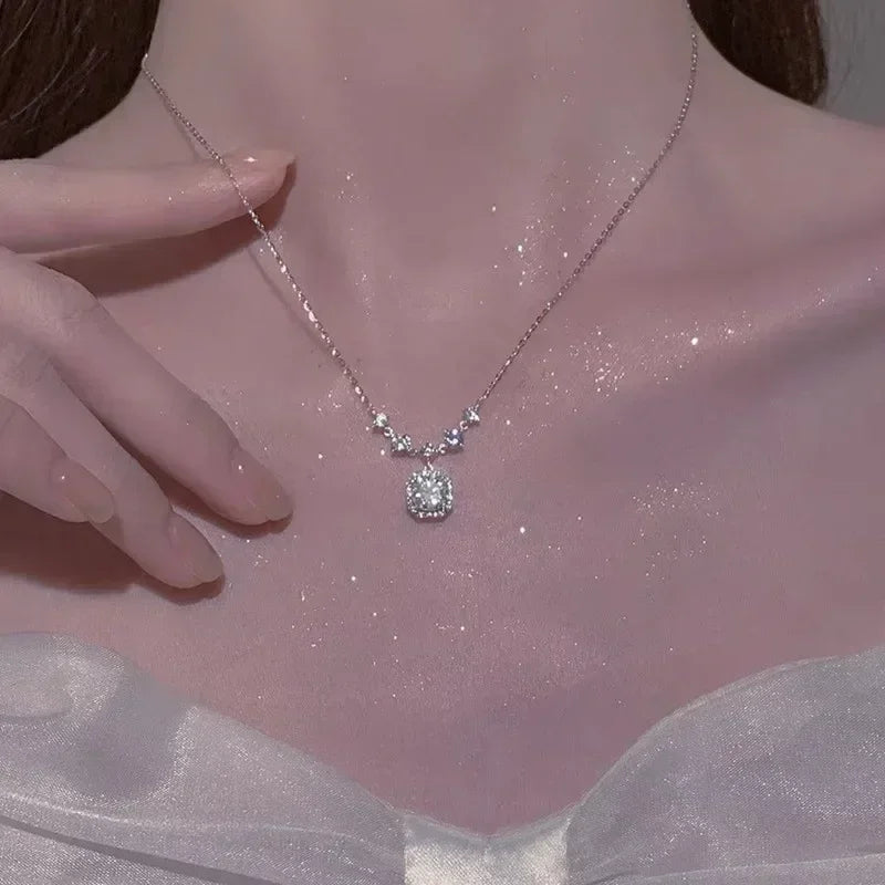 Collier avec pendentif carré de zircon rose luxueux pour femme, accessoire quotidien tendance et personnalisé, bijoux de fête, cadeaux d'anniversaire