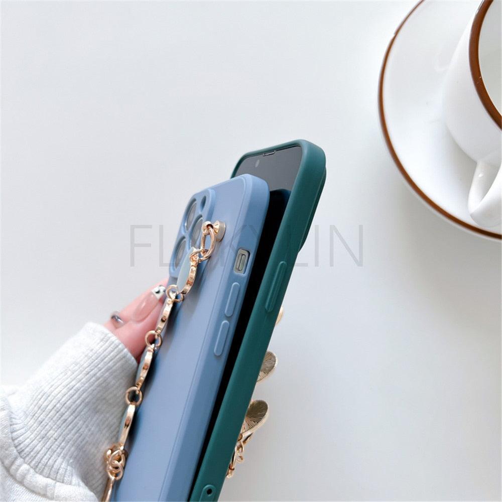 Coque de protection souple et flexible en silicone avec chaîne en cœur d'amour, bracelet à main pour femmes, étui de téléphone pour iPhone 12 13 14 Pro Max Mini 11 Pro Max X XS Max XR 7 8 Plus