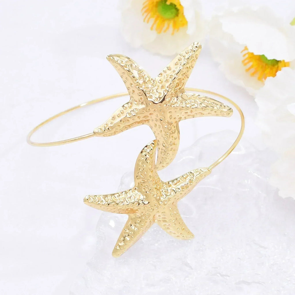 Nouveau bracelet de bras 2 étoiles de mer en alliage doré à la mode pour femmes, idéal pour l'été, la plage, les fêtes dansantes. Manchette, bracelets, accessoires de bijoux, cadeaux