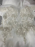 Robe de mariée de luxe à épaules dénudées - Robe de bal en dentelle faite à la main | Femstylo
