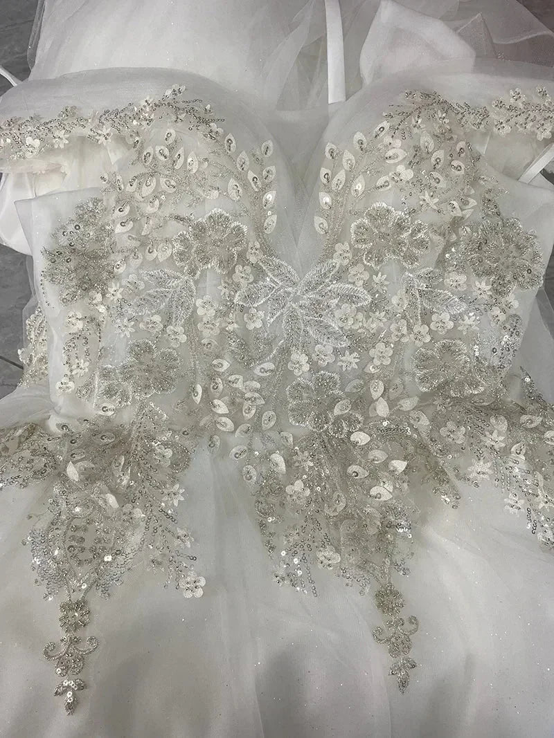 Robe de mariée de luxe à épaules dénudées - Robe de bal en dentelle faite à la main | Femstylo