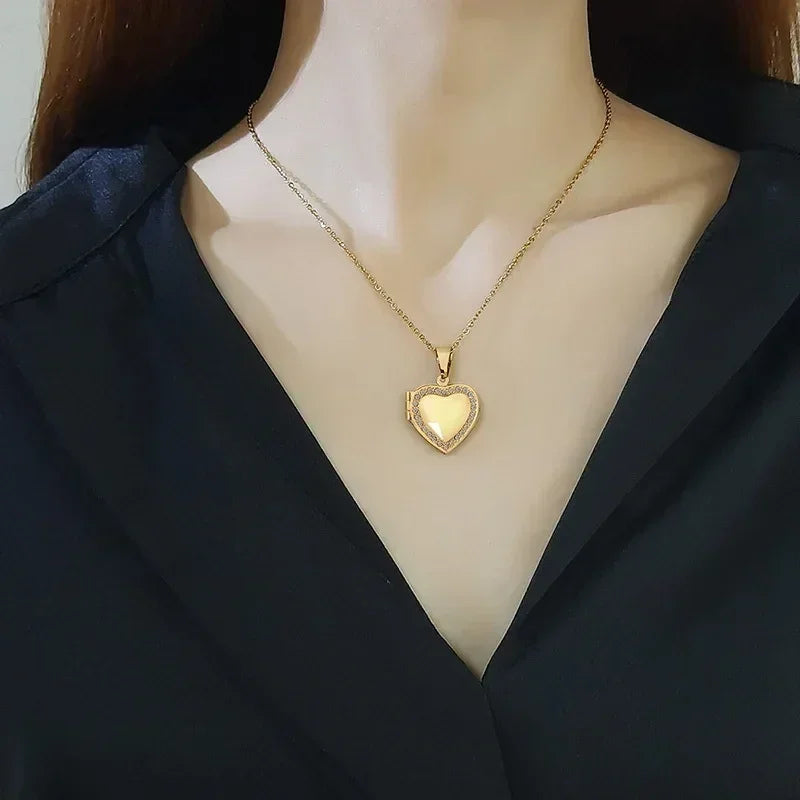 Vnox Collier pendentif en acier inoxydable avec médaillon en forme de cœur et cadre photo, design élégant plaqué or, cadeau pour femme