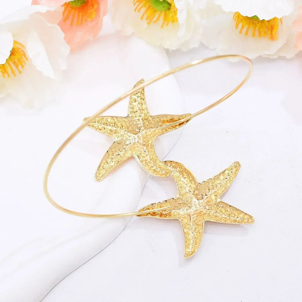 Nouveau bracelet de bras 2 étoiles de mer en alliage doré à la mode pour femmes, idéal pour l'été, la plage, les fêtes dansantes. Manchette, bracelets, accessoires de bijoux, cadeaux