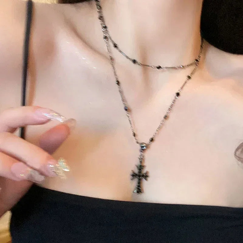 Collier ras du cou Femme Été Noir Strass Croix Jésus Pendentif Punk Vintage Double Couches Chaîne 2024 Collier Bohème Bijoux