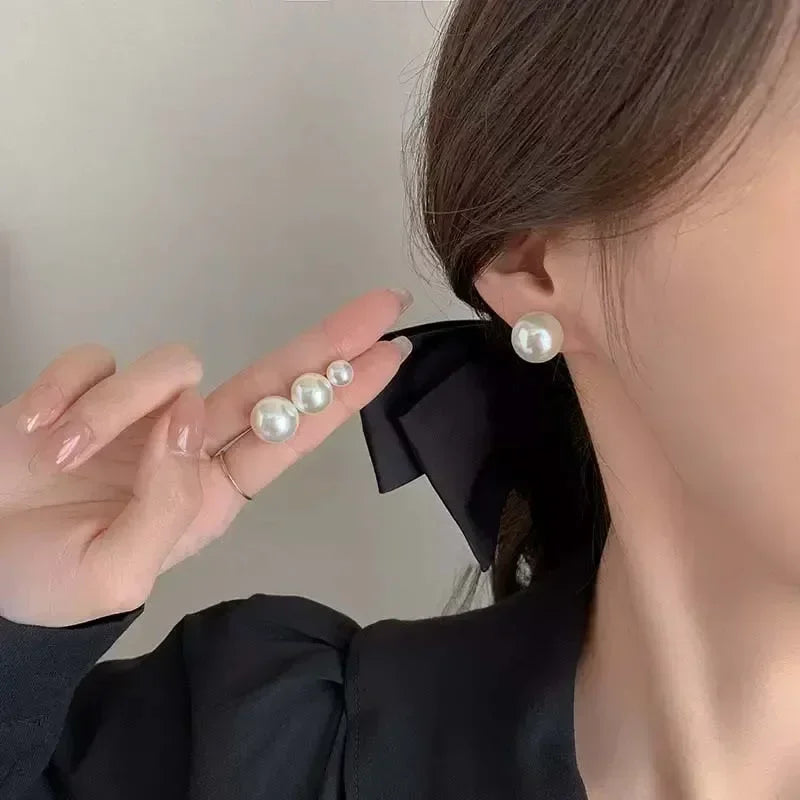 Boucles d'oreilles clous coréennes élégantes en perles blanches brillantes pour femmes, simples et exquises, imitation perles rondes, bijoux de mariage et de fête
