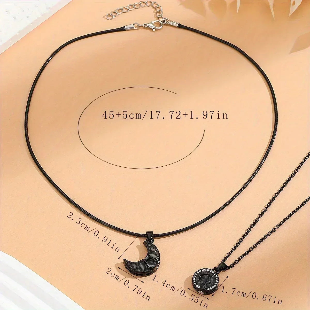 2 colliers de couple lumineux à projection lune et soleil, exprimant "Je t'aime" en 100 langues - bijoux cadeaux à la mode