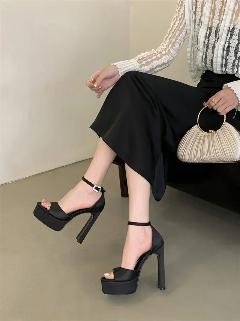 Liyke Runway Style Sandales à talons hauts noires pour femmes, en soie confortable, bout carré, bride à boucle, chaussures de soirée pour dames, taille 40