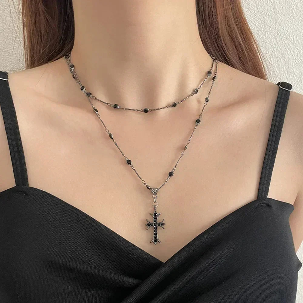 Collier ras du cou Femme Été Noir Strass Croix Jésus Pendentif Punk Vintage Double Couches Chaîne 2024 Collier Bohème Bijoux