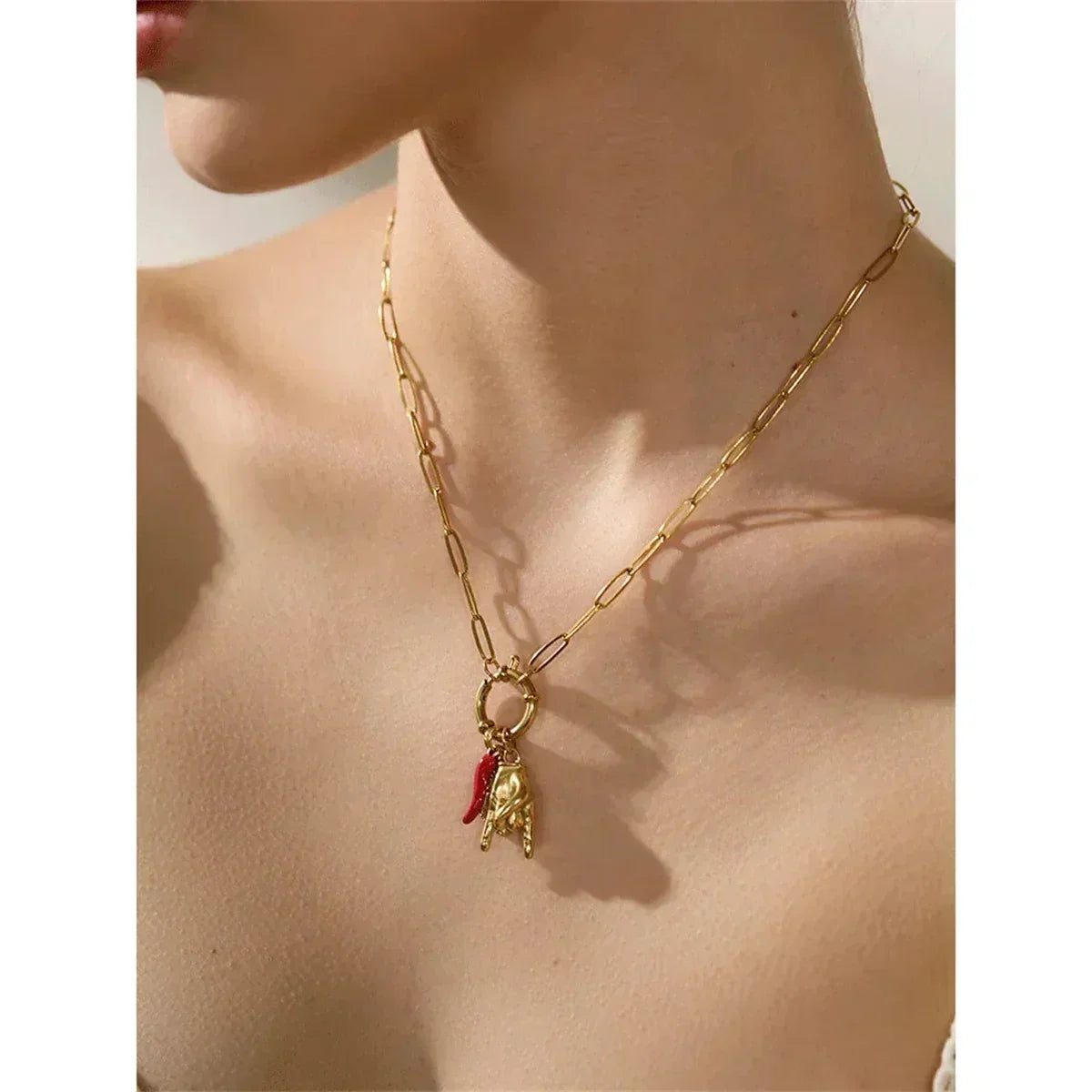 Collier pendentif détachable Cœur Sacré en corne de taureau classique à succès pour femmes, avec geste de fer à cheval rock