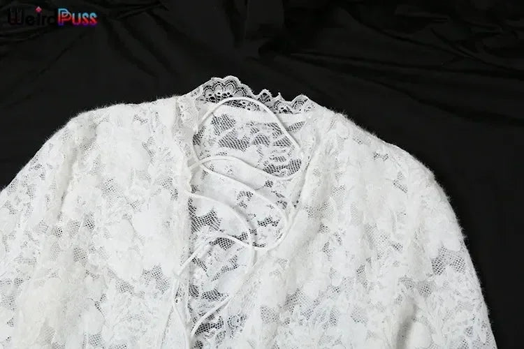 Weird Puss Broderie Volants Robe Femmes Sexy Col V Profond Fentes Transparent Uni Gland Poignets Pétale Street Élégance Vestidos