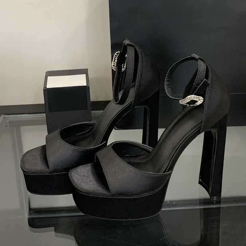 Liyke Runway Style Sandales à talons hauts noires pour femmes, en soie confortable, bout carré, bride à boucle, chaussures de soirée pour dames, taille 40