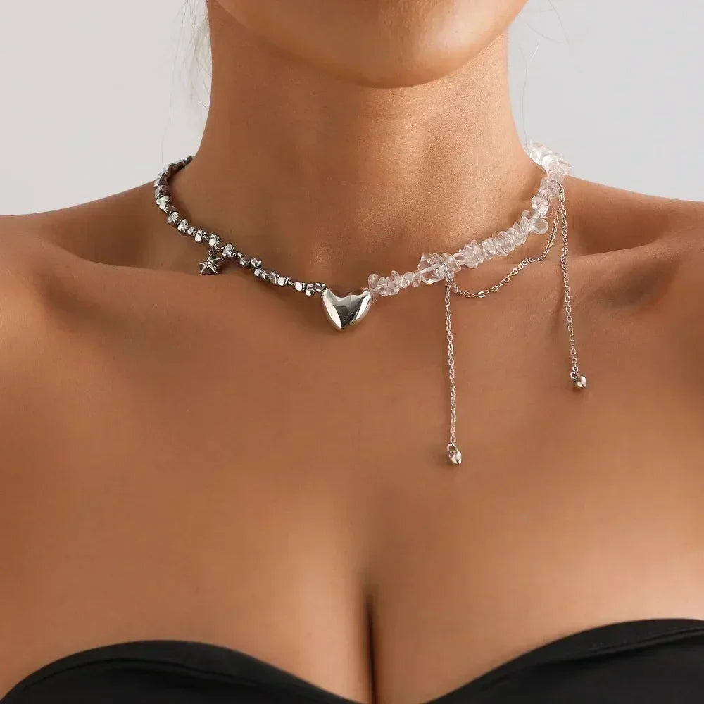 Collier Cœur Perlé Tendance pour Femmes Style Bohème Élégant Chaîne en Cristal Irrégulier Ras du Cou Y2K Exquis Cadeau de Fête Bijoux Accessoires