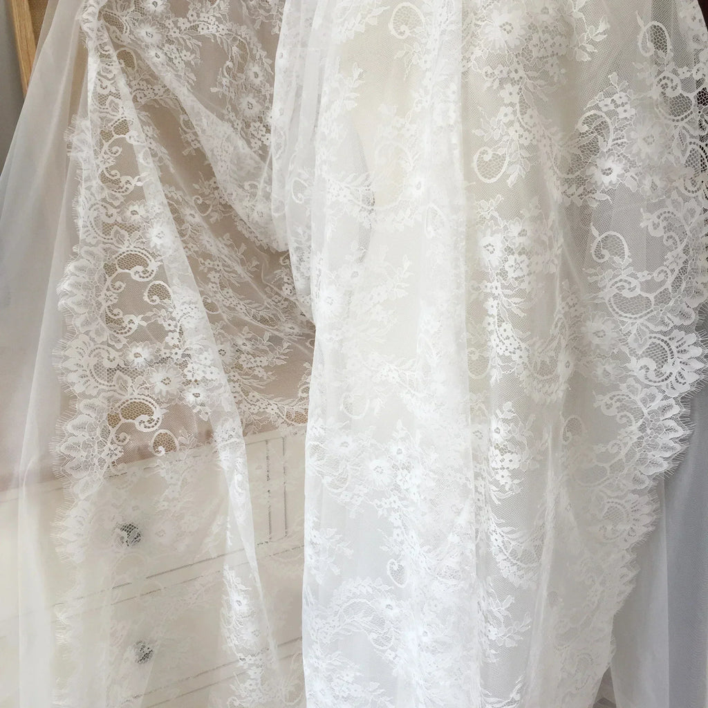 3 mètres/lot de Tissu en Dentelle de Chantilly Française Blanc cassé, Cils Broderie Dentelle Artisanat Voile de Mariée Accessoire de Dentelle Largeur 150cm