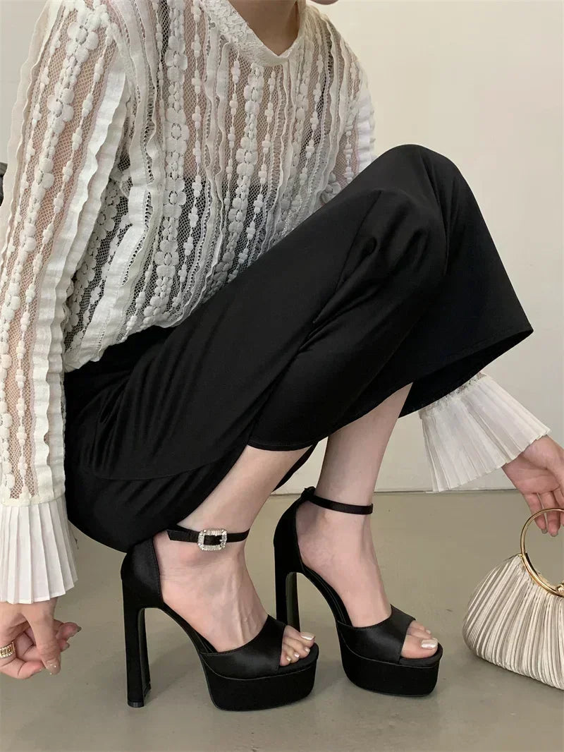 Liyke Runway Style Sandales à talons hauts noires pour femmes, en soie confortable, bout carré, bride à boucle, chaussures de soirée pour dames, taille 40