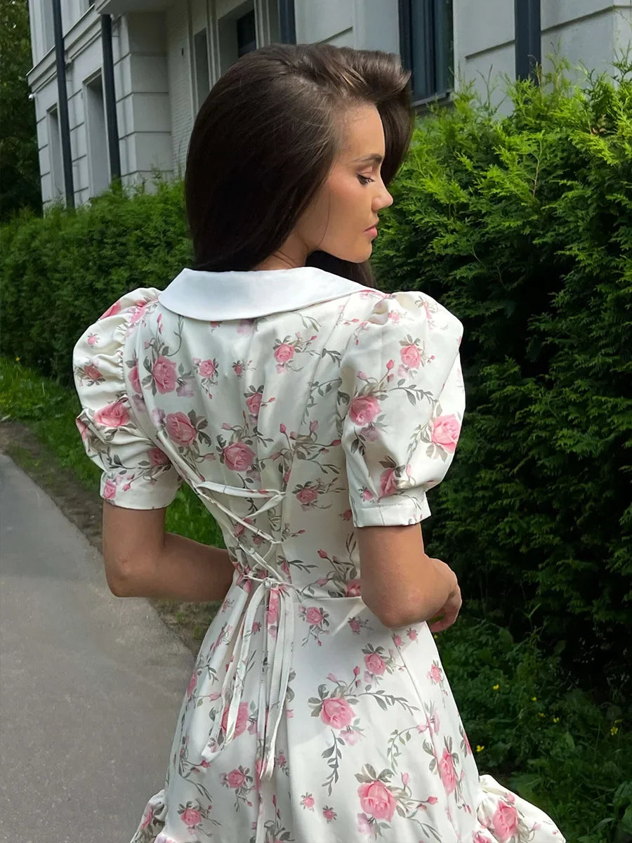 Mini-robe à manches bouffantes et col en V | Robe imprimée à volants et boutons en perles - Femstylo