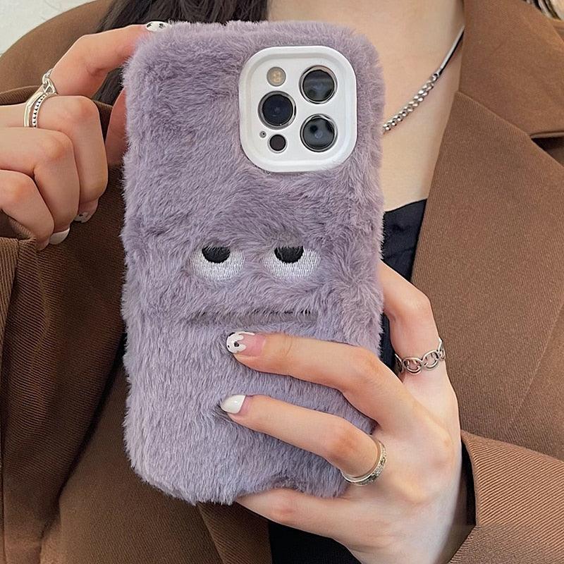 Étui de téléphone mignon et amusant en fourrure moelleuse pour iPhone 14 13 12 11 Pro Max Mini X Xs Xr 7 8 Plus Se 2020 Housse fille en peluche douce élégante et mignonne coque de téléphone douce et chaude pour l'hiver