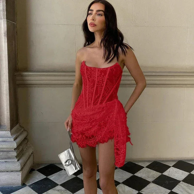 Robe courte élégante en dentelle sans bretelles sexy et transparente avec bandage asymétrique pour femme, idéale pour l'été et les soirées