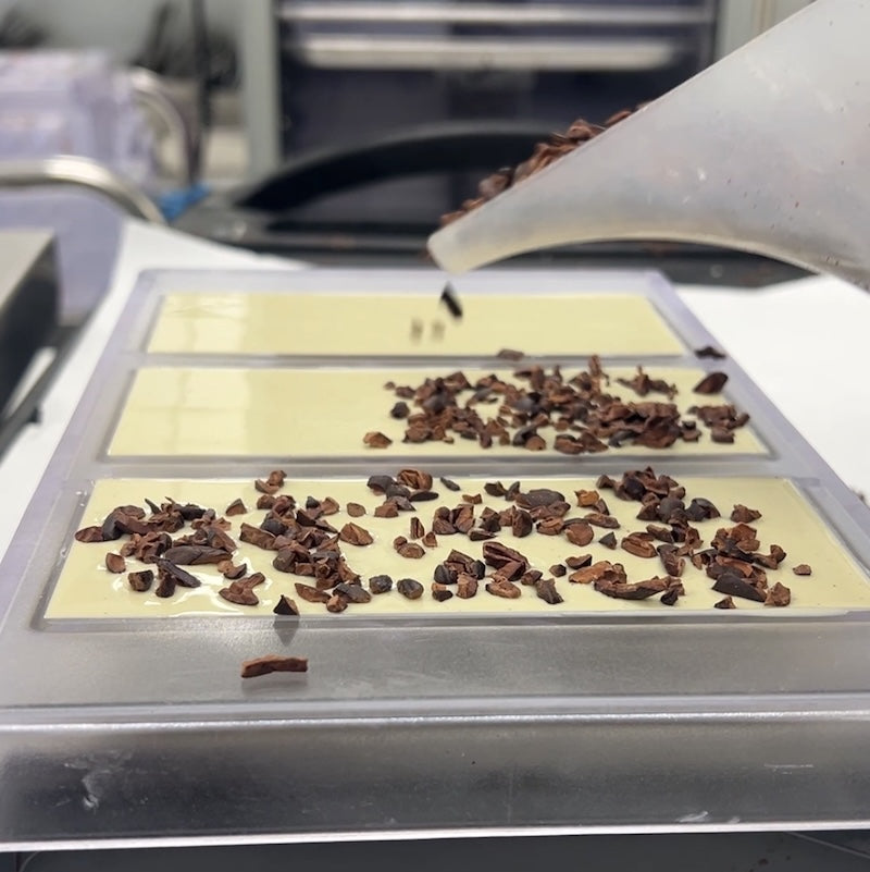 Chocolat blanc aux éclats de cacao