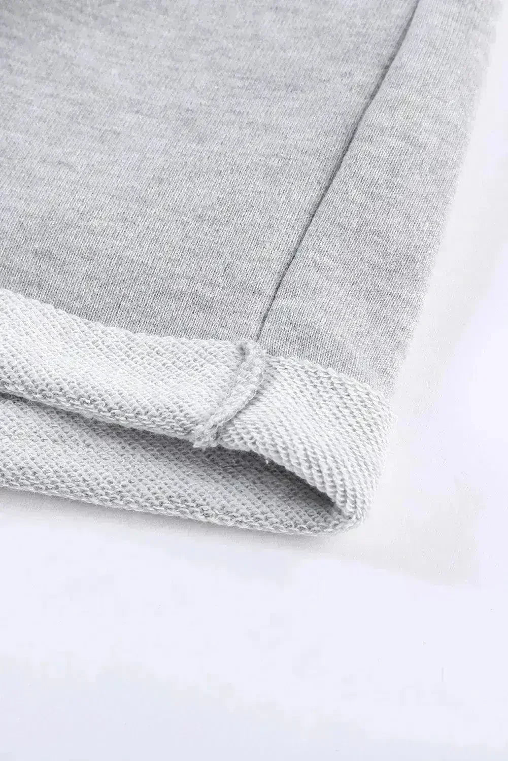 Short décontracté d'été pour femme, gris, avec cordon de serrage à la taille, poches latérales et revers.