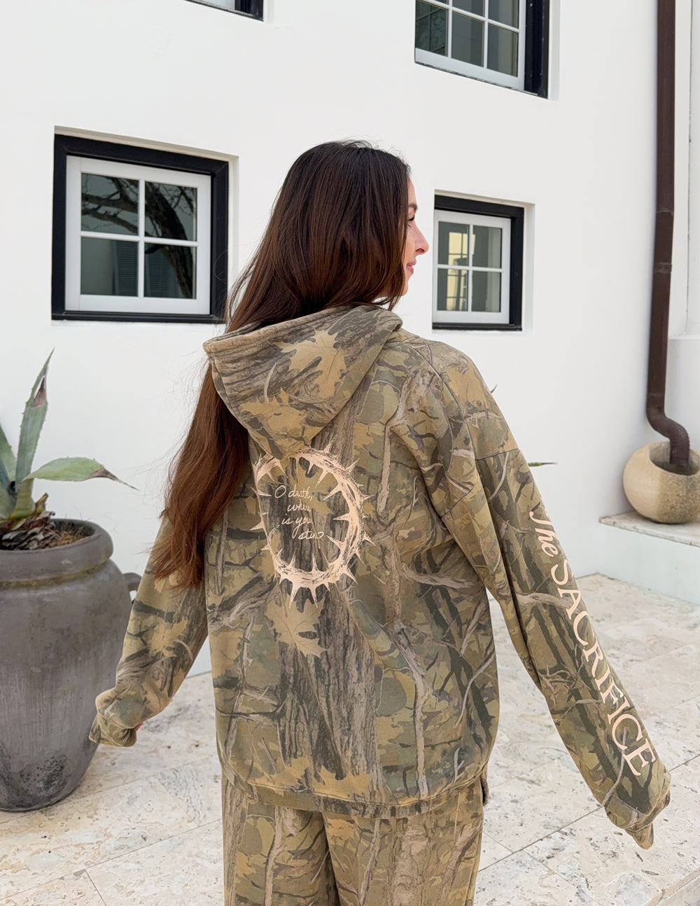 Le sweat à capuche unisexe The Sacrifice Camo