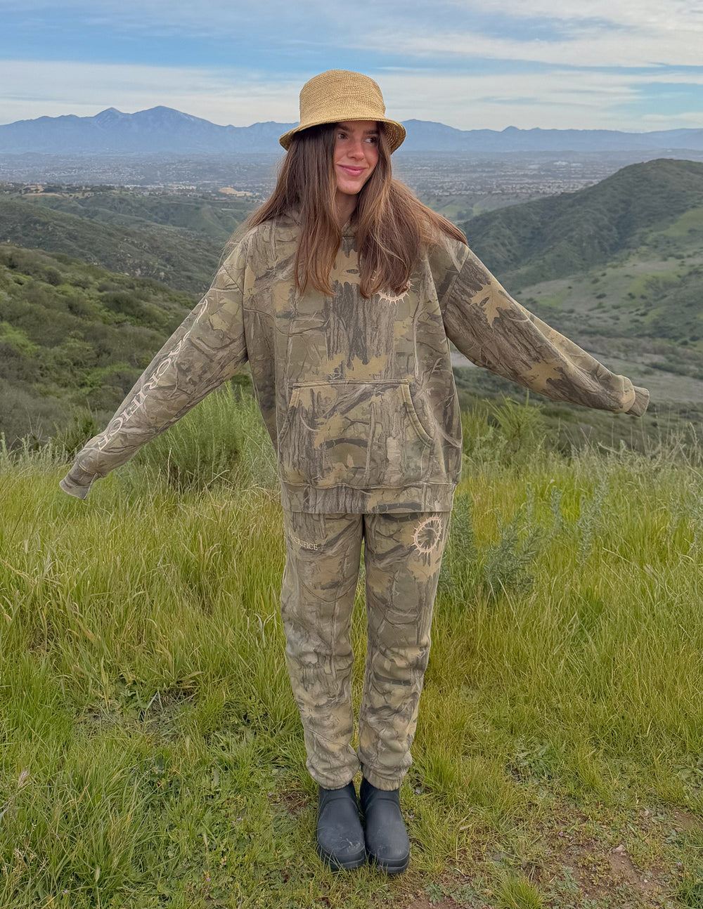 Le sweat à capuche unisexe The Sacrifice Camo