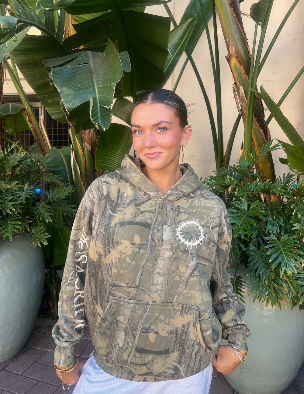Le sweat à capuche unisexe The Sacrifice Camo