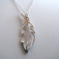 Collier Plume Ouverte – Breloque en Argent Sterling de 2,5 cm sur une Chaîne de 40 cm